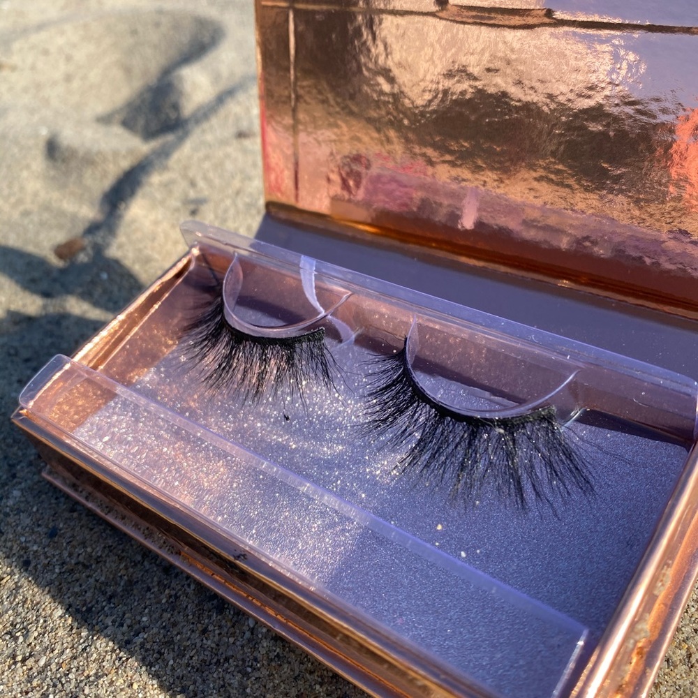 Lashes - Picture 3 of 4